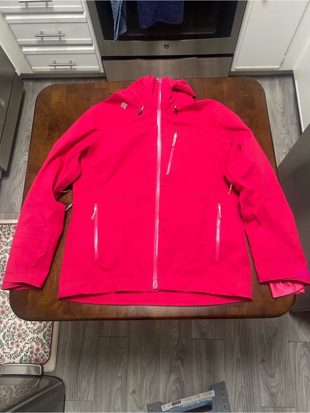 Descente Pink Tech Snowboarding Skiing Jacket in Size 8 or Size M